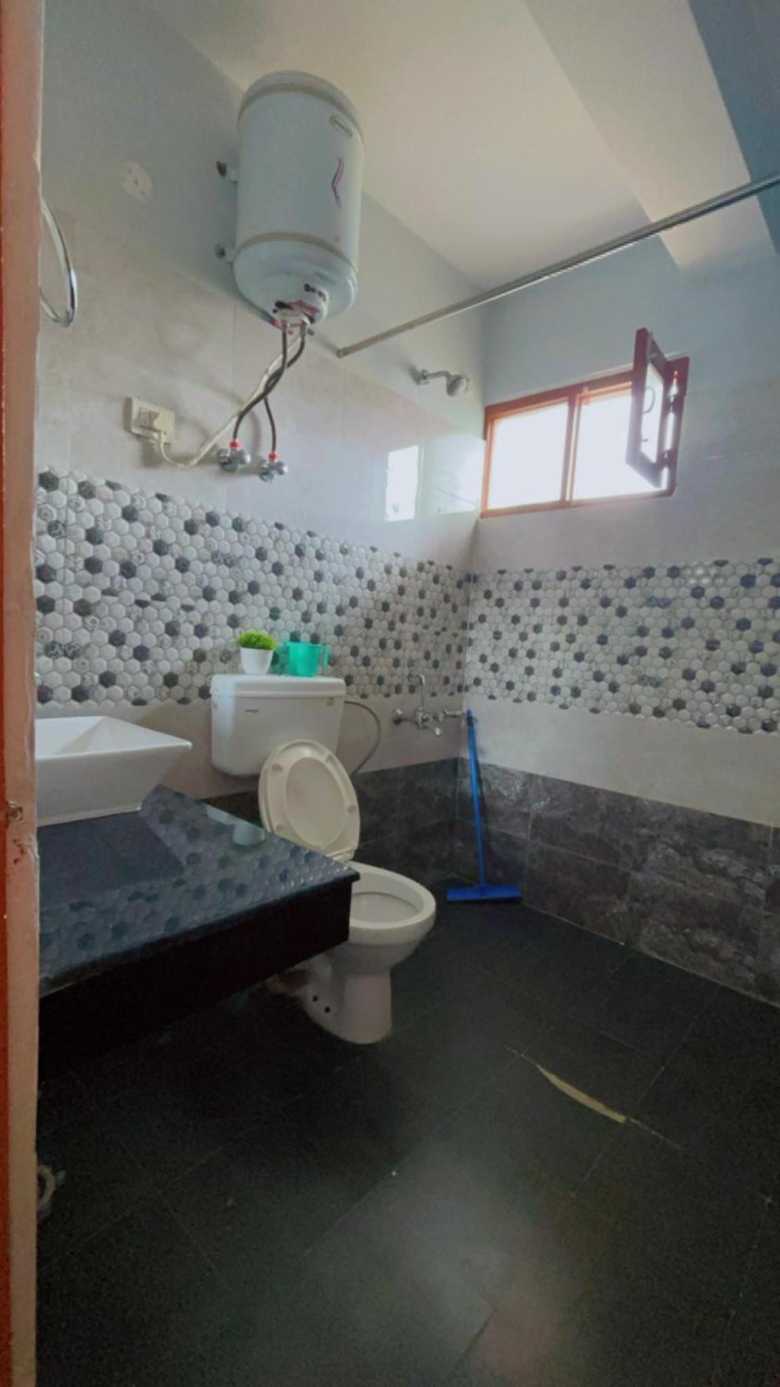Lha Pomo Daire Kyelang Dış mekan fotoğraf