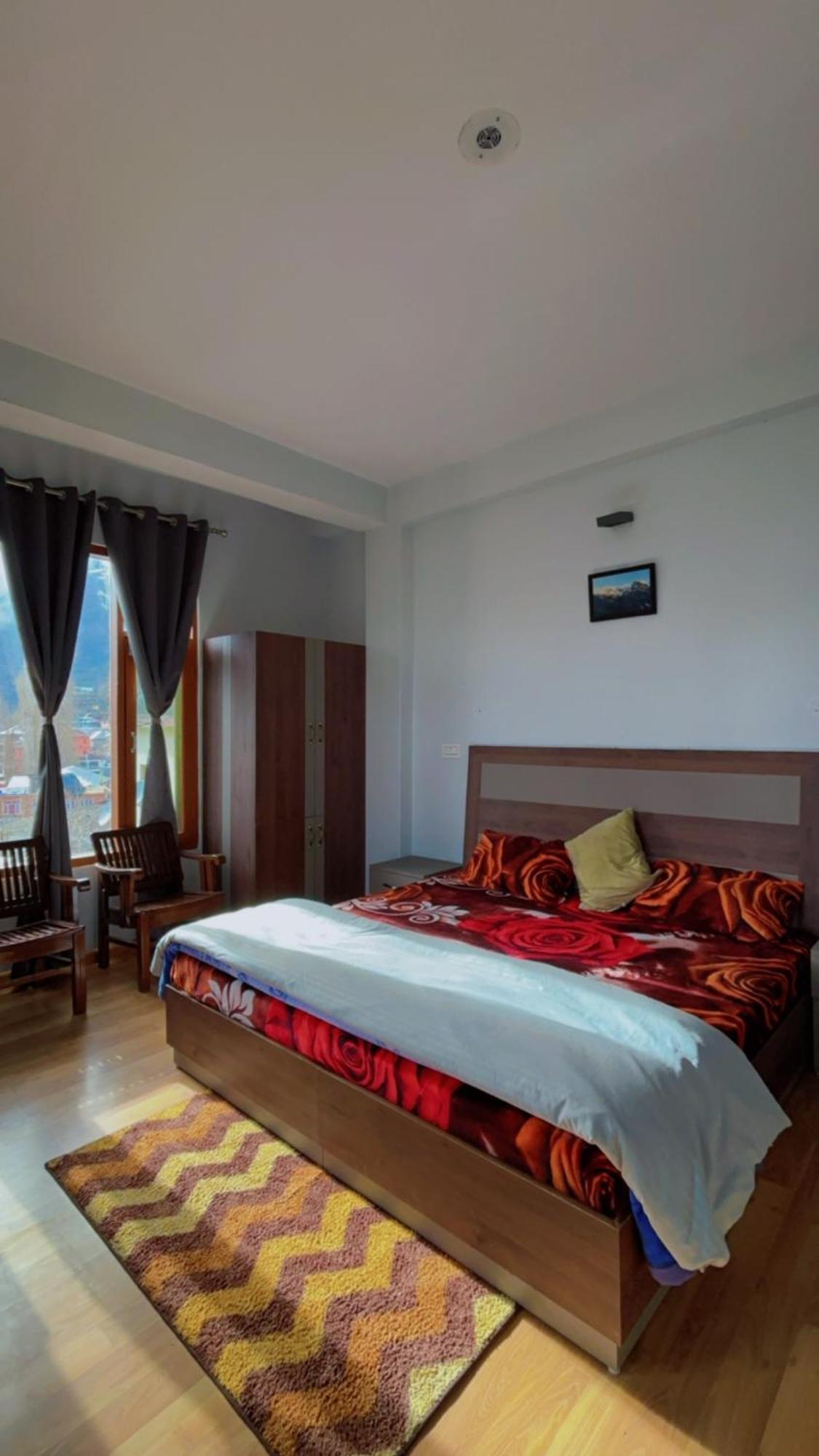 Lha Pomo Daire Kyelang Dış mekan fotoğraf