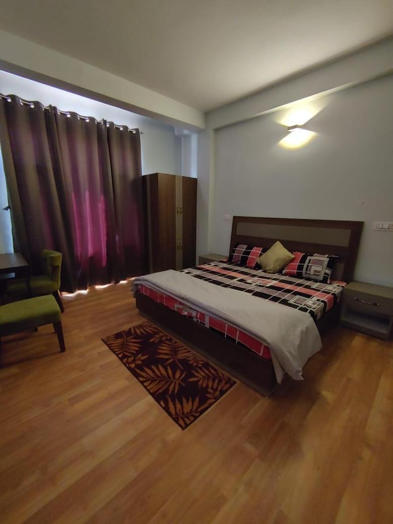 Lha Pomo Daire Kyelang Dış mekan fotoğraf