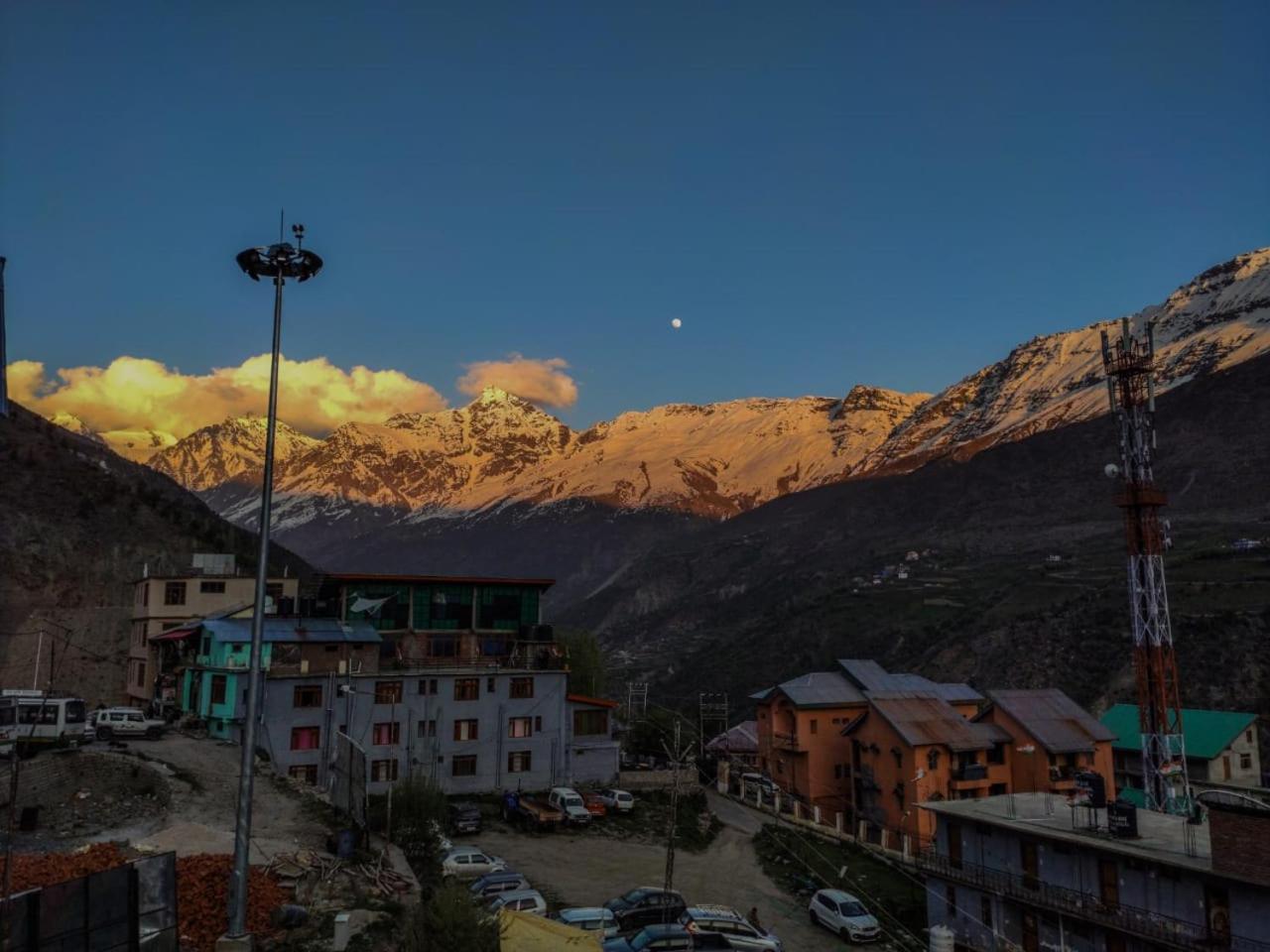Lha Pomo Daire Kyelang Dış mekan fotoğraf